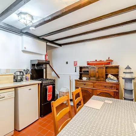 Holiday home Withnail's Hideaway - Uk43429 *
